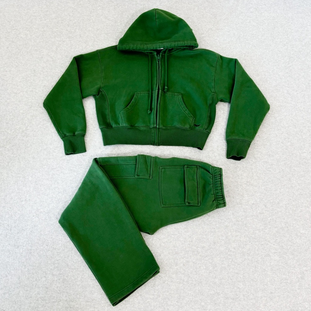 Aritzia cozy fleece sweatsuit in green